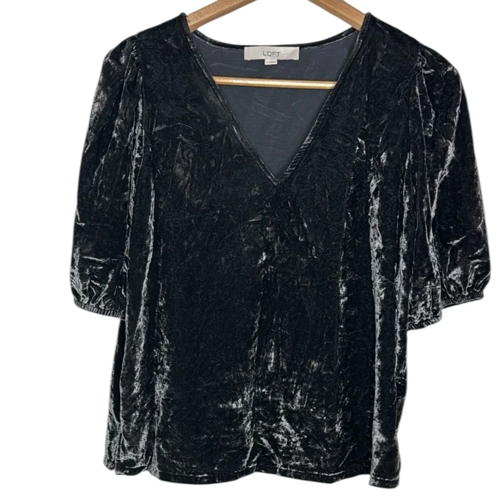 LOFT Dark Gray Crushed Velvet V-neck 1/2 sleeve popover velour Top Size S